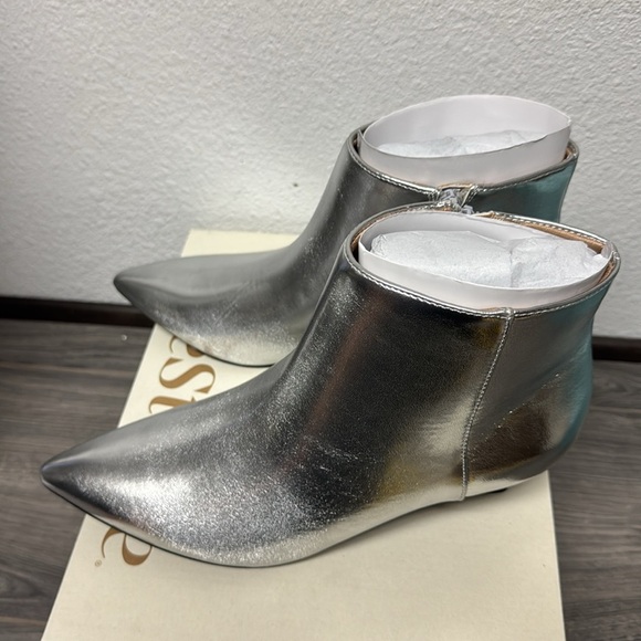LifeStride Maya Ankle Bootie In Silver (WIDE) - Picture 6 of 10